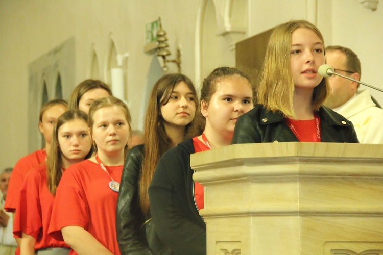 Pielgrzymka Szkolnych Kół Caritas, cz. 1 - Eucharystia