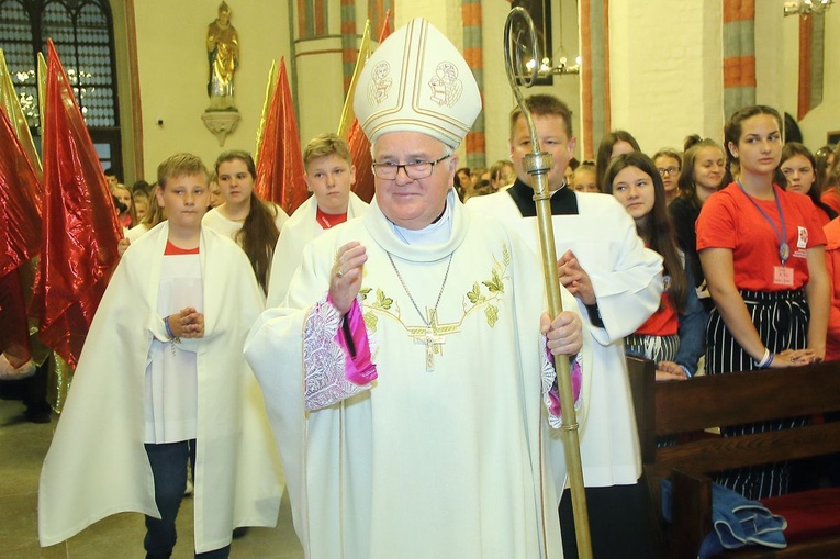 Pielgrzymka Szkolnych Kół Caritas, cz. 1 - Eucharystia