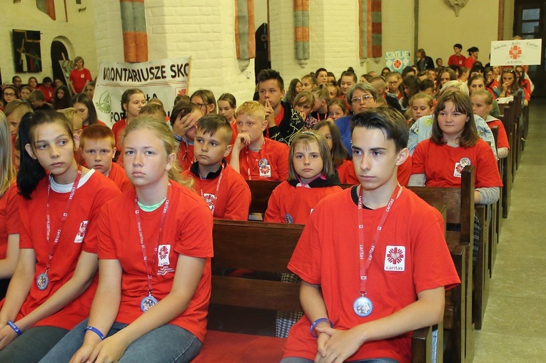 Pielgrzymka Szkolnych Kół Caritas, cz. 1 - Eucharystia