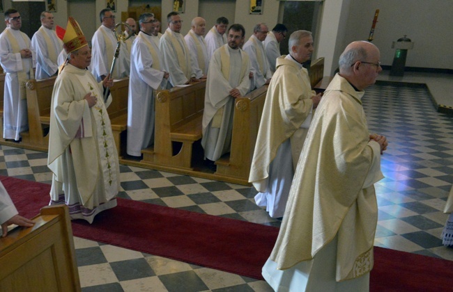 Kapłani w skarżyskiej Ostrej Bramie