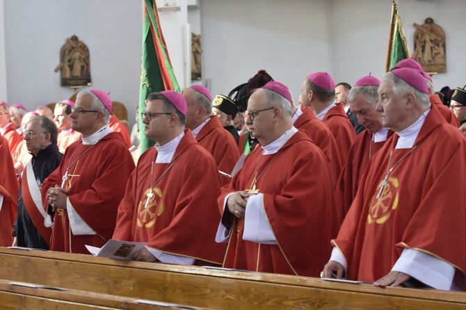 Msza się dla KEP w sanktuarium Relikwii Drzewa Krzyża Świętego w Wałbrzychu