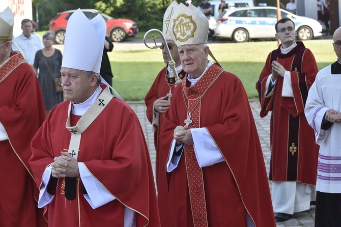 Msza się dla KEP w sanktuarium Relikwii Drzewa Krzyża Świętego w Wałbrzychu