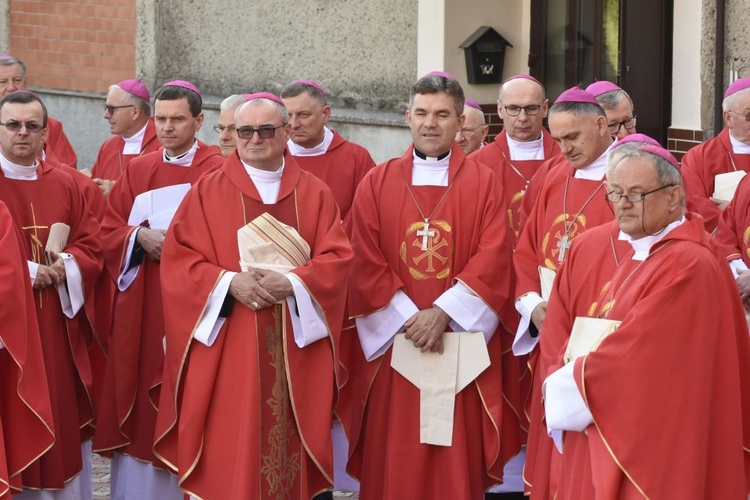 Msza się dla KEP w sanktuarium Relikwii Drzewa Krzyża Świętego w Wałbrzychu