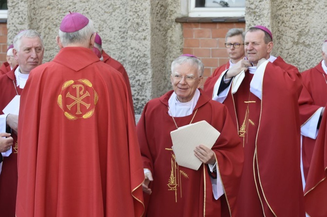 Msza się dla KEP w sanktuarium Relikwii Drzewa Krzyża Świętego w Wałbrzychu