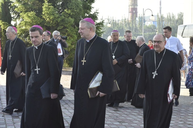 Msza się dla KEP w sanktuarium Relikwii Drzewa Krzyża Świętego w Wałbrzychu