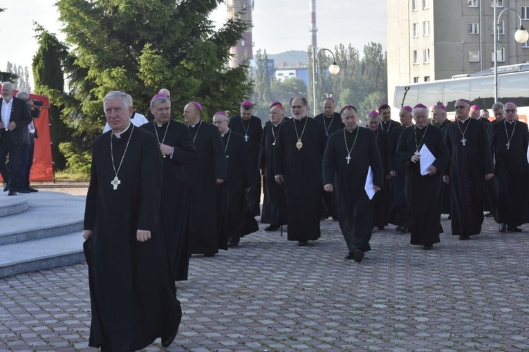 Msza się dla KEP w sanktuarium Relikwii Drzewa Krzyża Świętego w Wałbrzychu