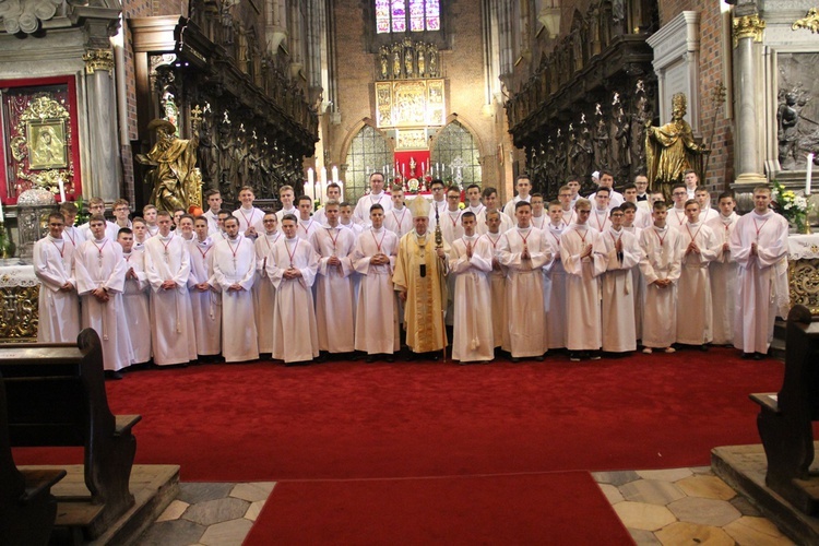 6. rocznica ingresu abp. Kupnego oraz promocja lektorów i ceremoniarzy