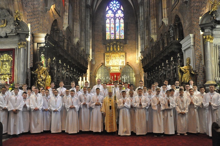 6. rocznica ingresu abp. Kupnego oraz promocja lektorów i ceremoniarzy