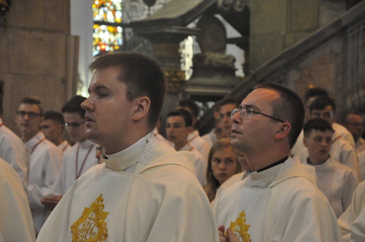 6. rocznica ingresu abp. Kupnego oraz promocja lektorów i ceremoniarzy