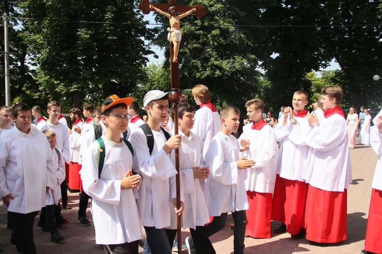 Pielgrzymka lektorów i ministrantów do Wąwolnicy