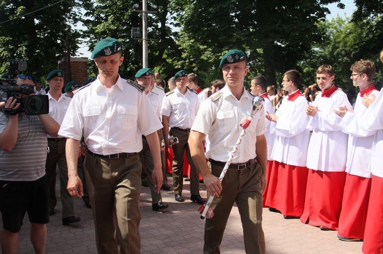 Pielgrzymka lektorów i ministrantów do Wąwolnicy