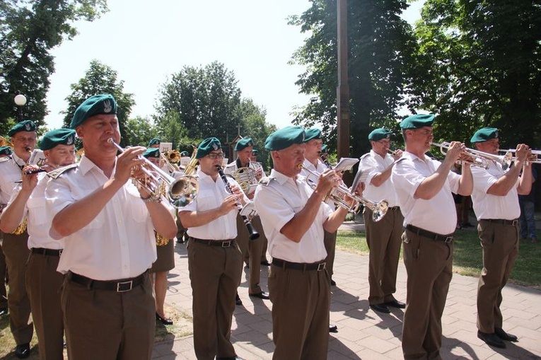 Pielgrzymka lektorów i ministrantów do Wąwolnicy