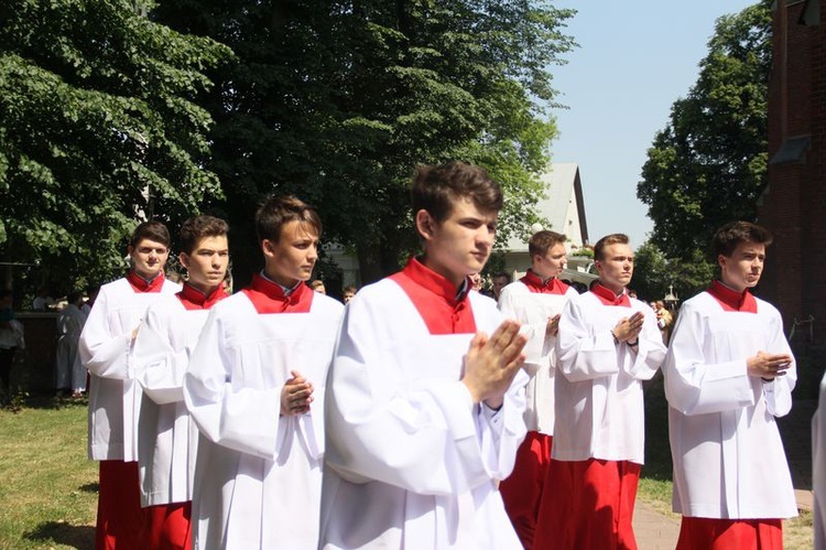 Pielgrzymka lektorów i ministrantów do Wąwolnicy