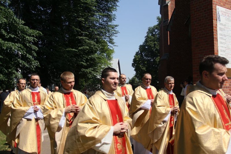 Pielgrzymka lektorów i ministrantów do Wąwolnicy