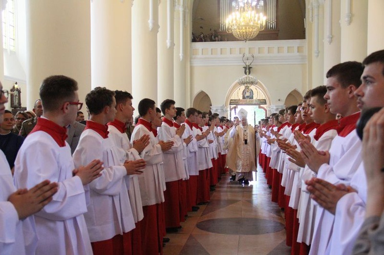 Pielgrzymka lektorów i ministrantów do Wąwolnicy