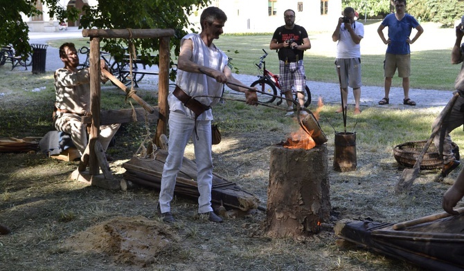 Tarnobrzeg. Piknik archeologiczny, czyli jak wytapiano żelazo