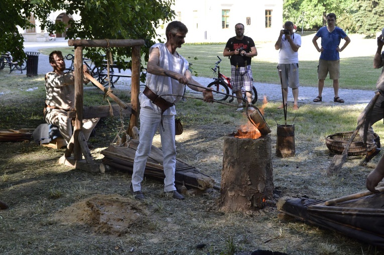 Tarnobrzeg. Piknik archeologiczny, czyli jak wytapiano żelazo