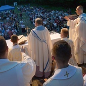 Mszy św. dla młodych przewodniczył bp Henryk Tomasik.