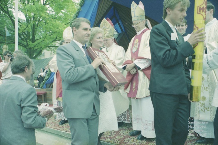 Koronacja obrazu Matki Bożej Cierpliwie Słuchającej w Rokitnie