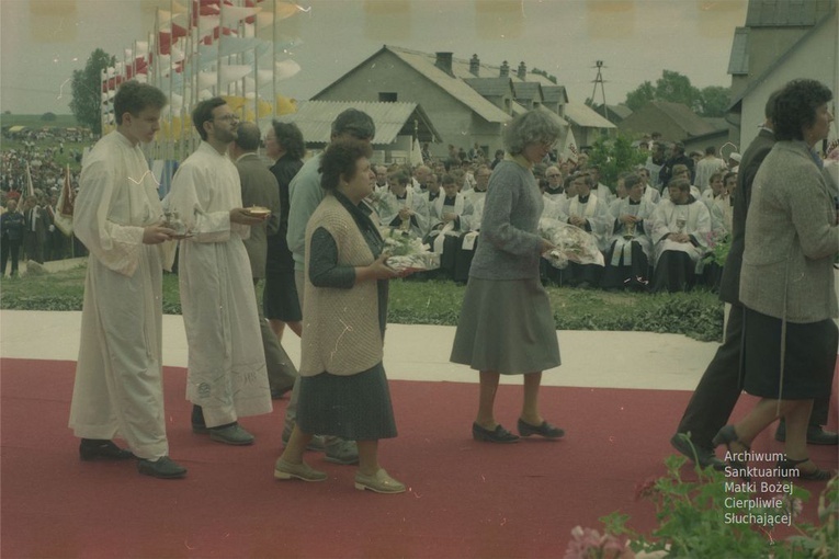 Koronacja obrazu Matki Bożej Cierpliwie Słuchającej w Rokitnie