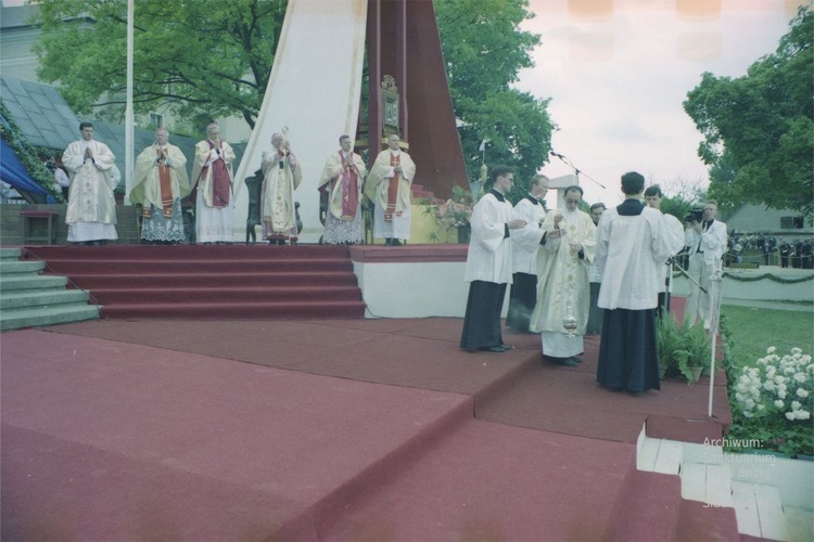 Koronacja obrazu Matki Bożej Cierpliwie Słuchającej w Rokitnie