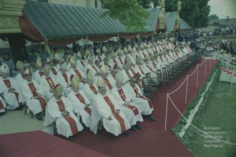 Koronacja obrazu Matki Bożej Cierpliwie Słuchającej w Rokitnie