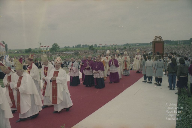 Koronacja obrazu Matki Bożej Cierpliwie Słuchającej w Rokitnie