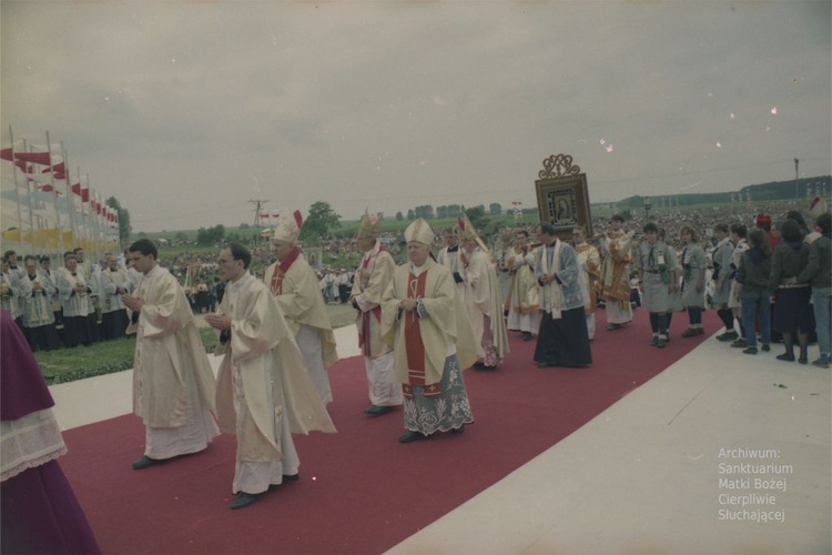 Koronacja obrazu Matki Bożej Cierpliwie Słuchającej w Rokitnie