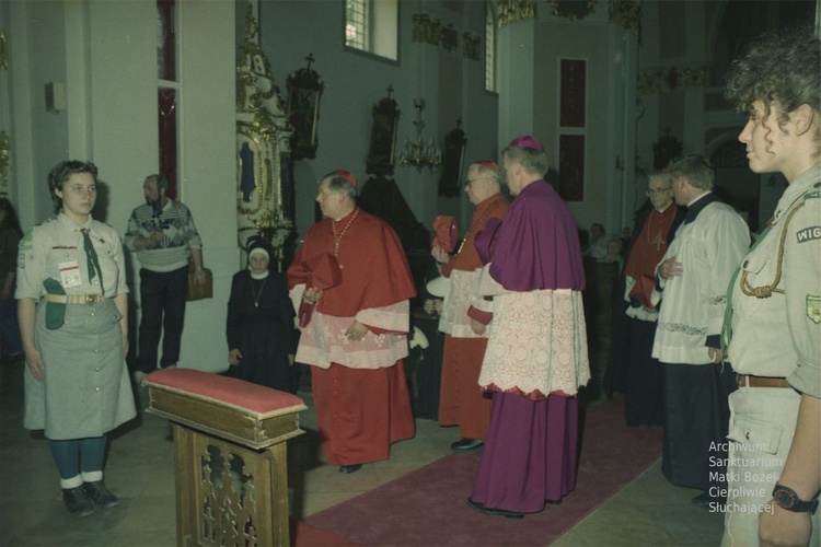 Koronacja obrazu Matki Bożej Cierpliwie Słuchającej w Rokitnie