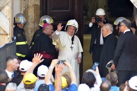 "Anioł Pański" w Camerino: papież zachęca do solidarności z uchodźcami