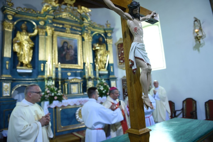 Nowy ołtarz w Domosławicach