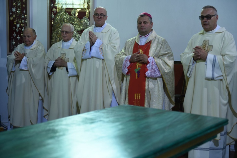 Nowy ołtarz w Domosławicach