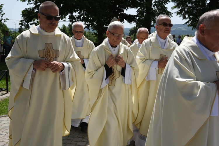 Nowy ołtarz w Domosławicach