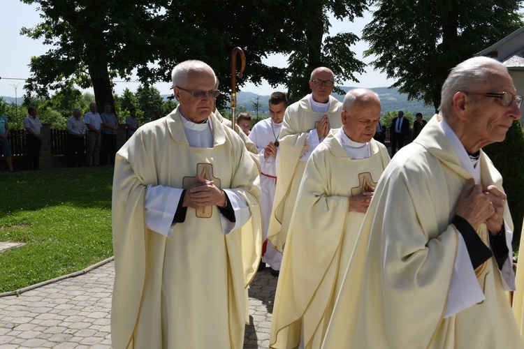 Nowy ołtarz w Domosławicach