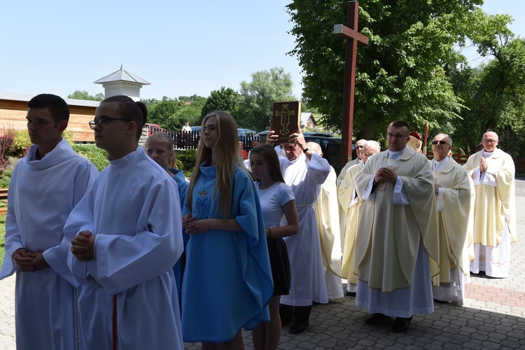 Nowy ołtarz w Domosławicach