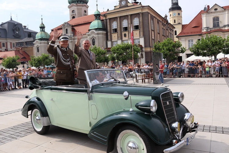 Inscenizacja historyczna przedstawiała trzy powstania oraz plebiscyt na Śląsku.