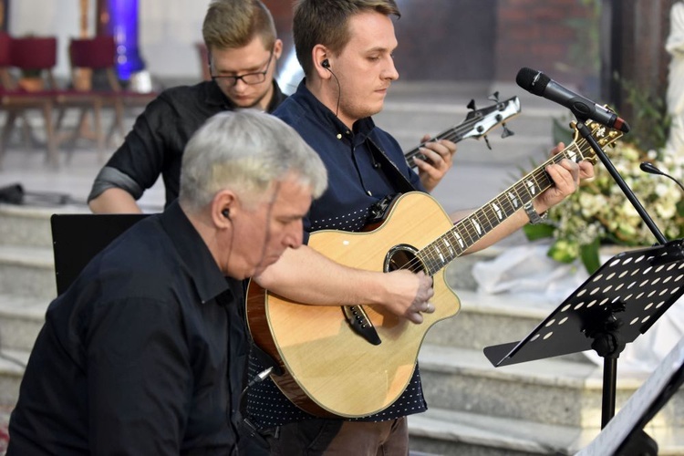 Koncert "On żyje" w Świdnicy