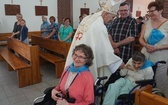 Eucharystia przy krzyżu papieskim 