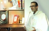 Eucharystia przy krzyżu papieskim 
