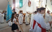 Eucharystia przy krzyżu papieskim 