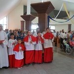 Eucharystia przy krzyżu papieskim 