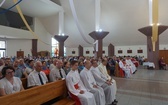 Eucharystia przy krzyżu papieskim 