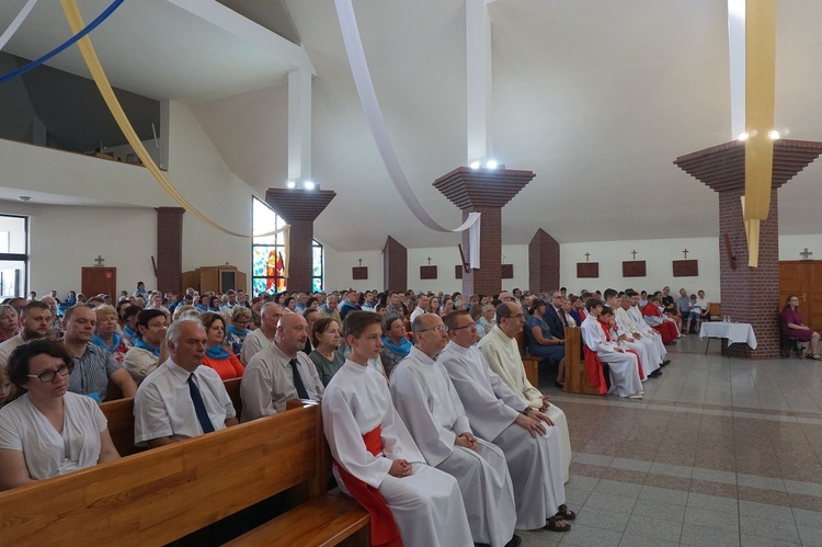 Eucharystia przy krzyżu papieskim 