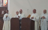 Eucharystia przy krzyżu papieskim 