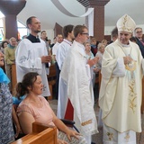 Eucharystia przy krzyżu papieskim 