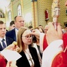 Uroczystość w Radgoszczy, gdzie abp Henryk Nowacki udzielił sakramentu prawie 150 kandydatom z czterech parafii.