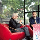 ▲	Ksiądz Adam Boniecki i redaktor Michał Olszewski.