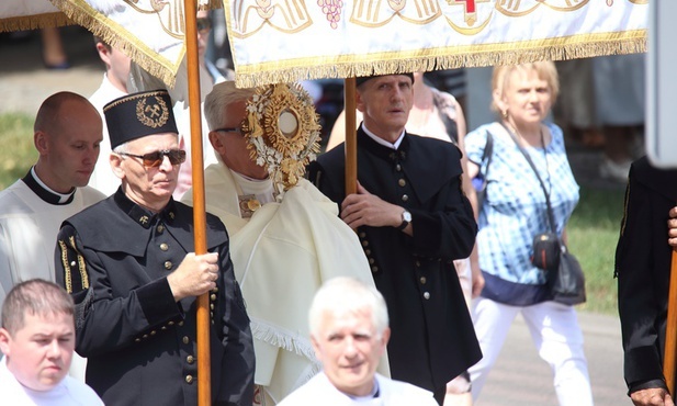 Abp Wiktor Skworc zaprasza na procesje Bożego Ciała: Bądźmy z Chrystusem!