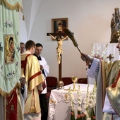 W czasie Mszy św. bp Ignacy poświęcił sztandar.