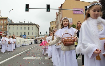 Katowice. Centralna procesja Bożego Ciała